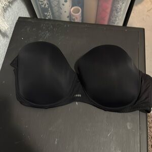 Black strapless bra
